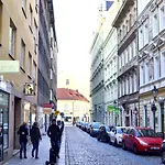 Old Town Benediktska 6 شقة *